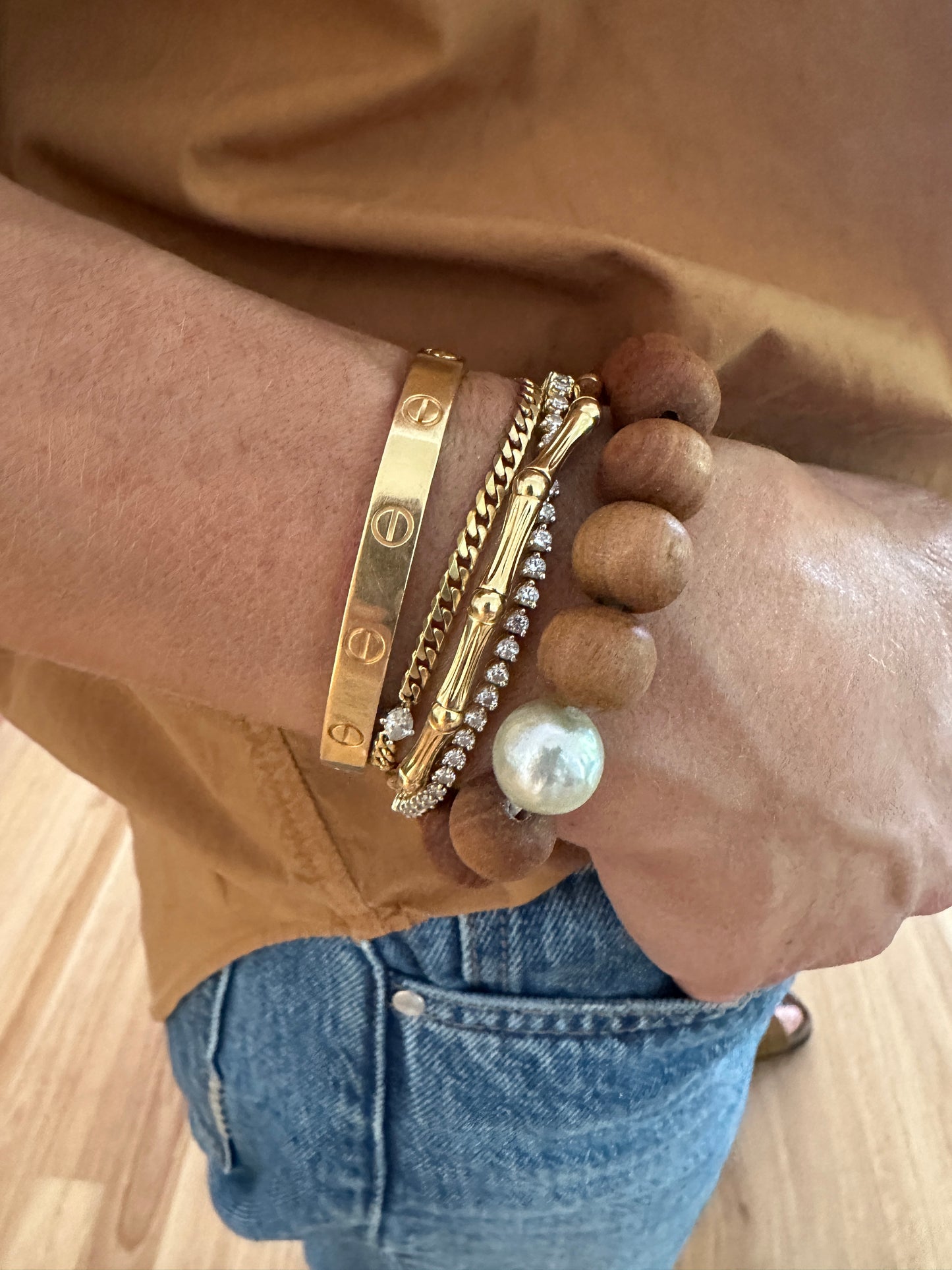 Ellipse - Natural Sandal Wood with South Sea Pearl