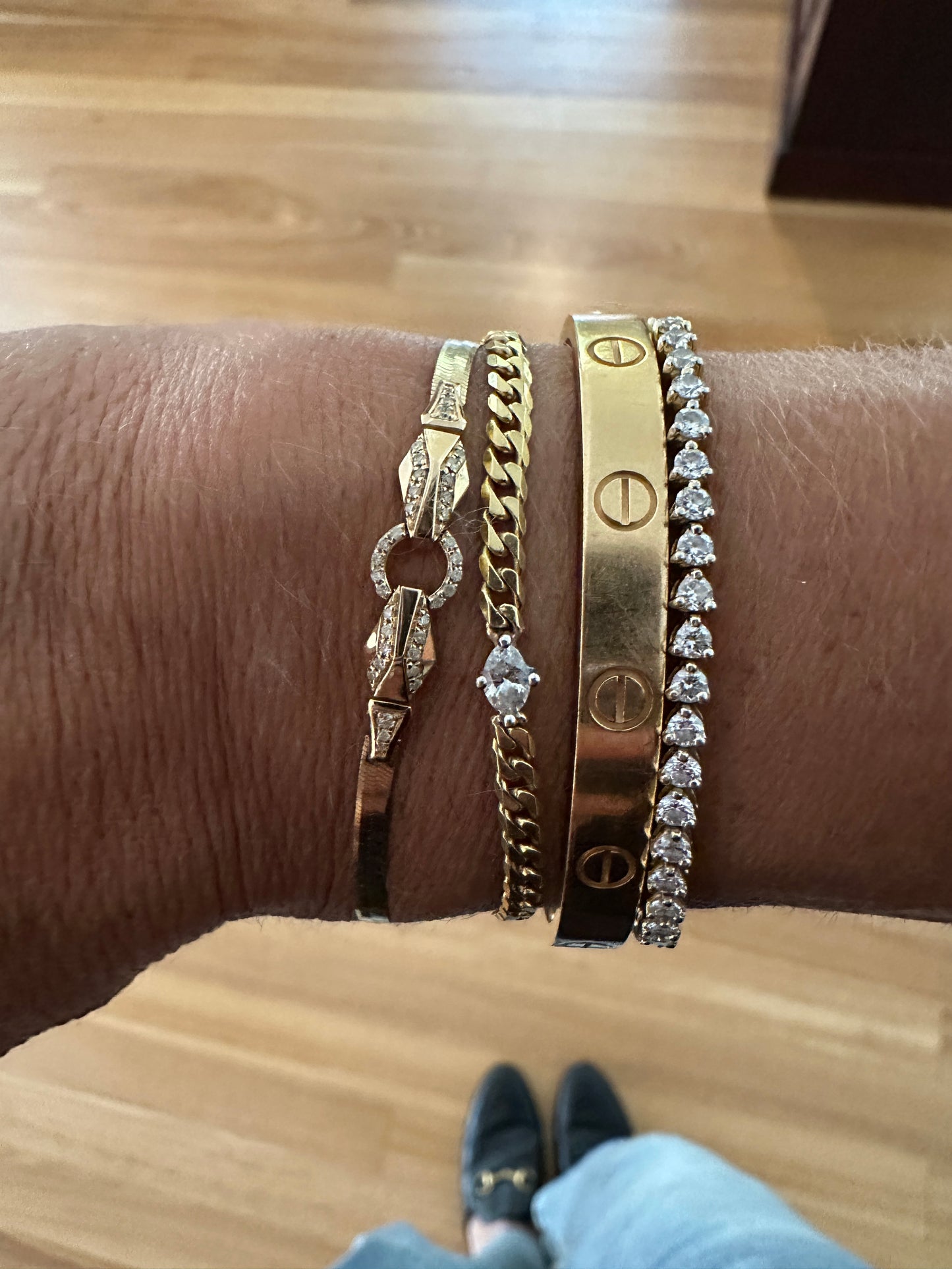 Celestia - 18kt Yellow Gold Snake Bracelet with Diamond Heads