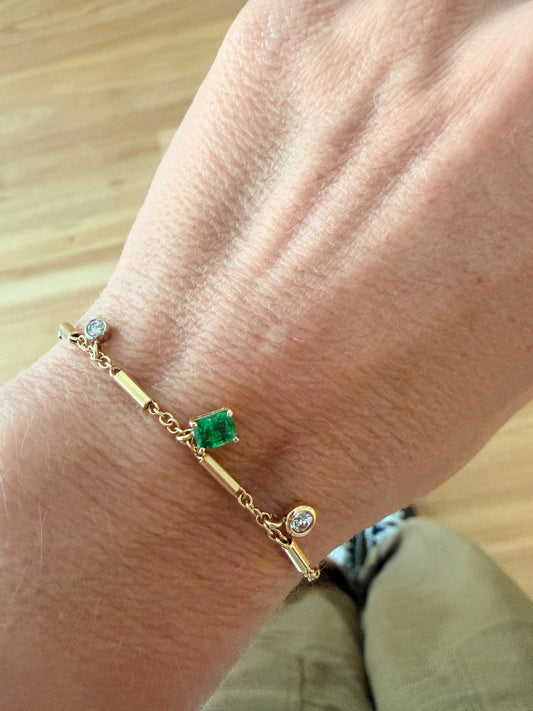 Miami - 18kt Yellow Gold Diamond Link Bracelet with Green Tsavorite and Diamonds