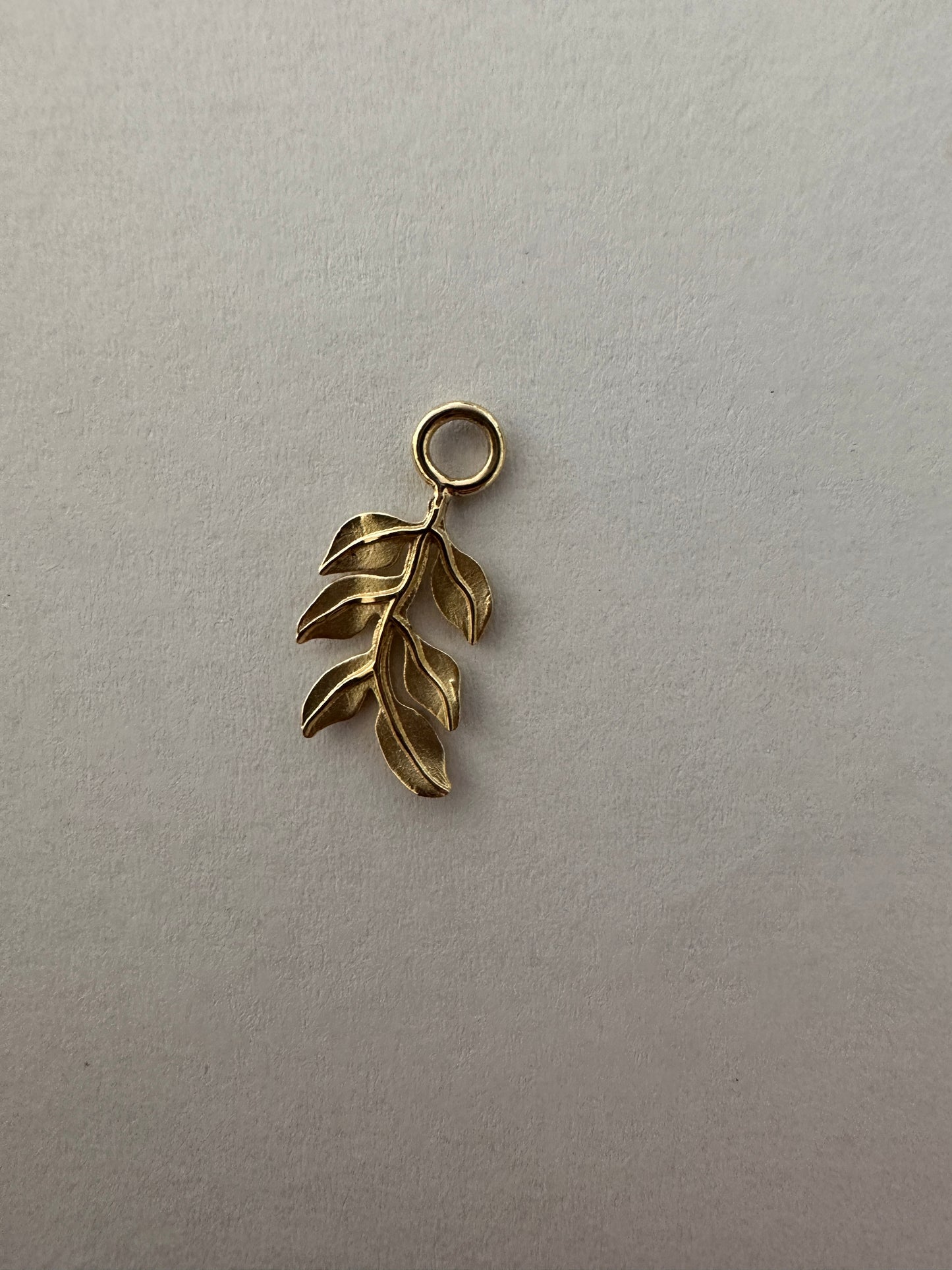 Emunah - 18kt Yellow Gold Matt Leaf Charm